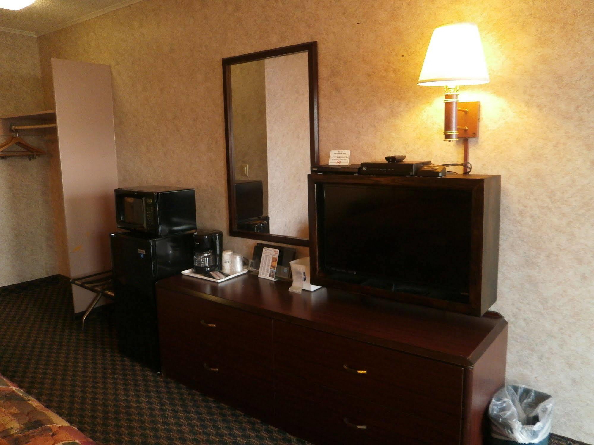 Richmond Inn And Suites Exterior foto